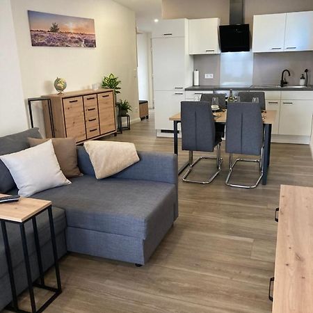 Moderne Ferienwohnung Mit Balkon Herxheim Bagian luar foto
