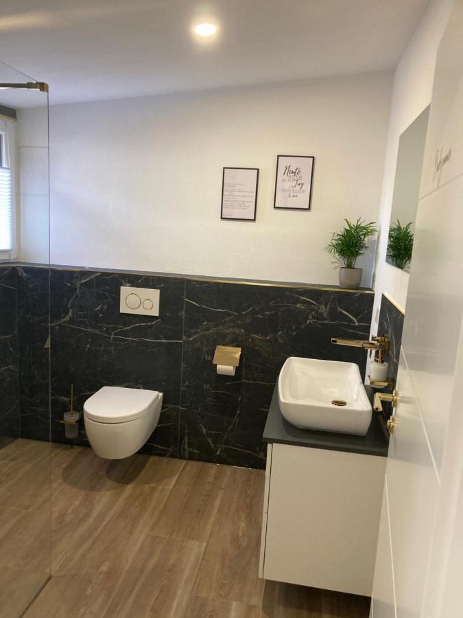 Moderne Ferienwohnung Mit Balkon Herxheim Bagian luar foto