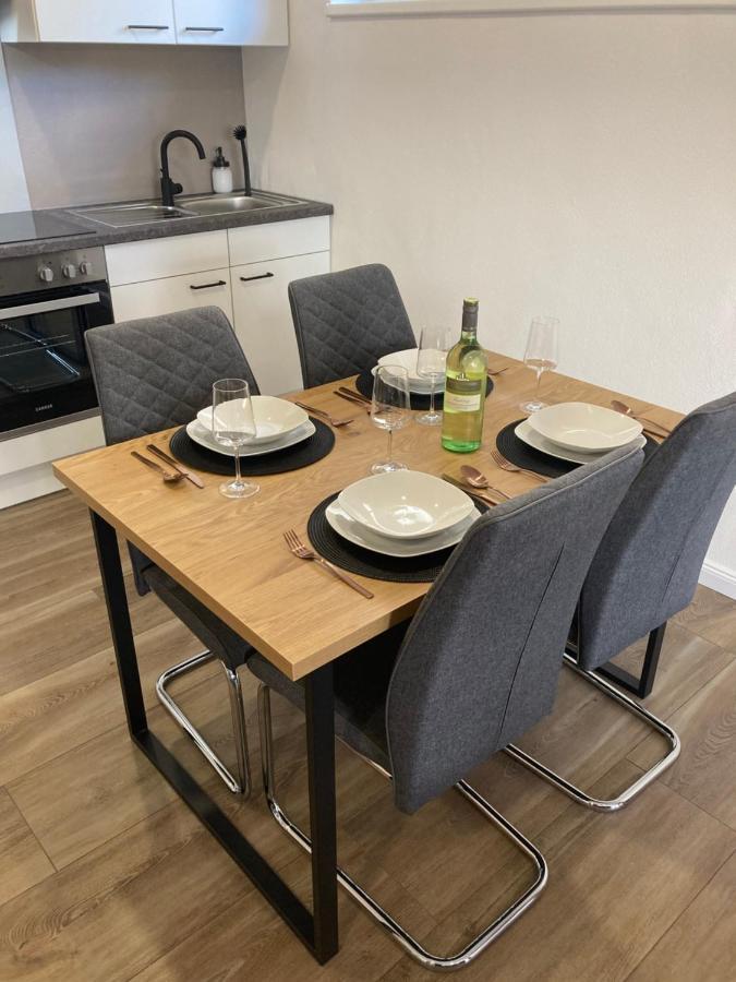 Moderne Ferienwohnung Mit Balkon Herxheim Bagian luar foto