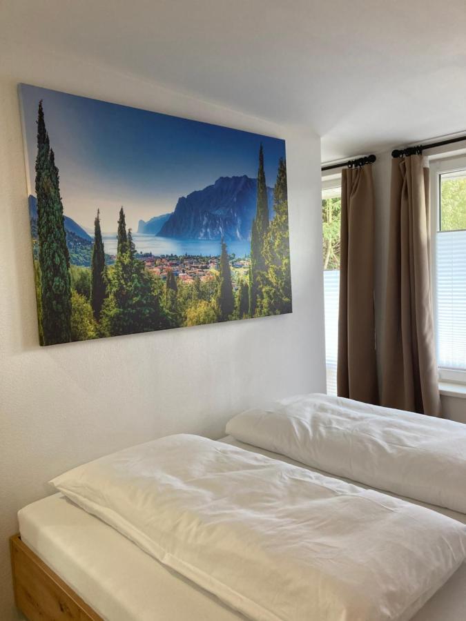 Moderne Ferienwohnung Mit Balkon Herxheim Bagian luar foto