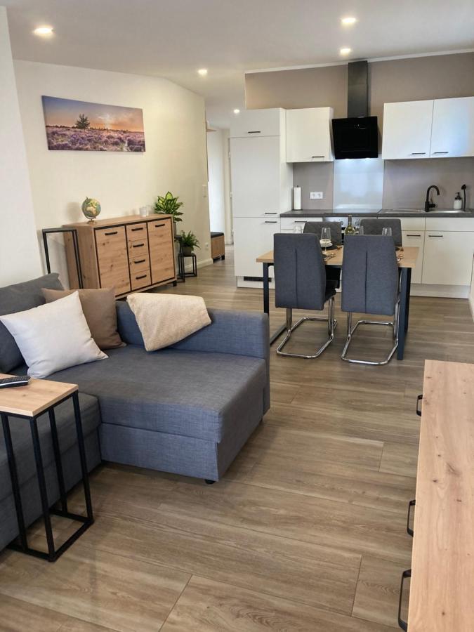 Moderne Ferienwohnung Mit Balkon Herxheim Bagian luar foto
