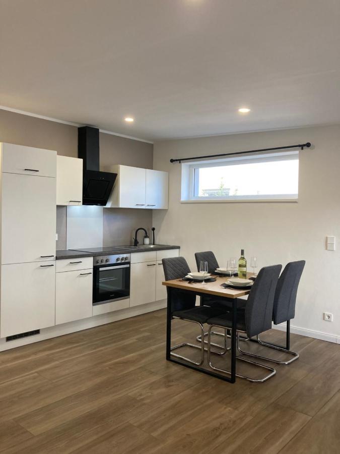 Moderne Ferienwohnung Mit Balkon Herxheim Bagian luar foto