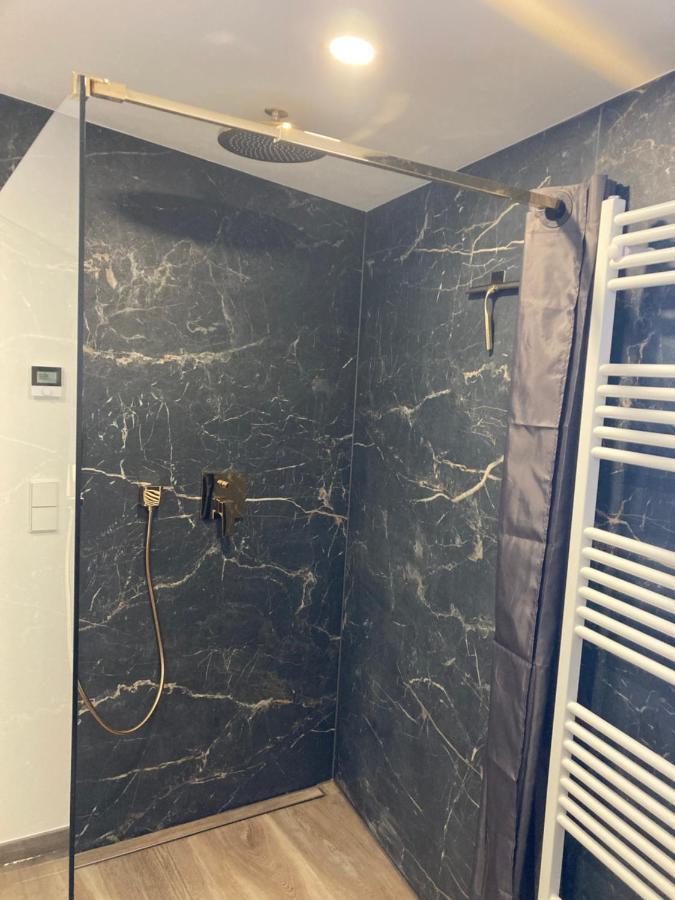 Moderne Ferienwohnung Mit Balkon Herxheim Bagian luar foto