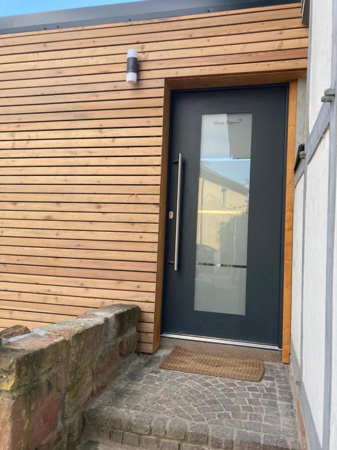 Moderne Ferienwohnung Mit Balkon Herxheim Bagian luar foto